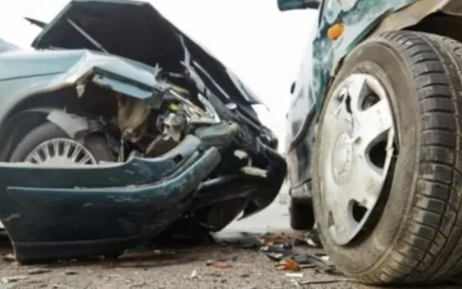 Ναυπακτία: Συγκρούστηκαν πλαγιομετωπικά δύο οχήματα - Τρεις τραυματίες ΒΙΝΤΕΟ