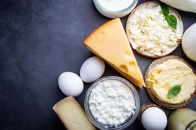 Το τυρί που δυναμώνει τα οστά χωρίς να ανεβάζει τη χοληστερόλη – Ένα κομμάτι την ημέρα αρκεί