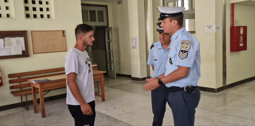Ζάκυνθος: Συγκλονίζει ο γιος της δολοφονημένης γυναίκας - Δεν τον άφησαν να μπει στο δικαστήριο