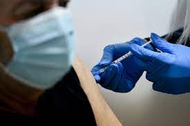 Ανατροπή για τους εμβολιασμένους: Δεν χρειάζεται να μπαίνουν πλέον σε καραντίνα όσοι νοσούν από κορονοϊό