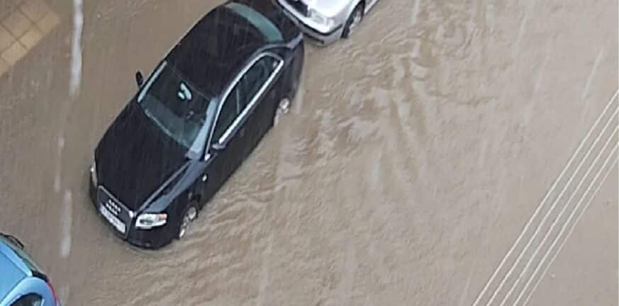 Πτολεμαΐδα: «Ποτάμια» οι δρόμοι από την καταιγίδα - Πλημμύρισαν  καταστήματα ΦΩΤΟ - ΒΙΝΤΕΟ
