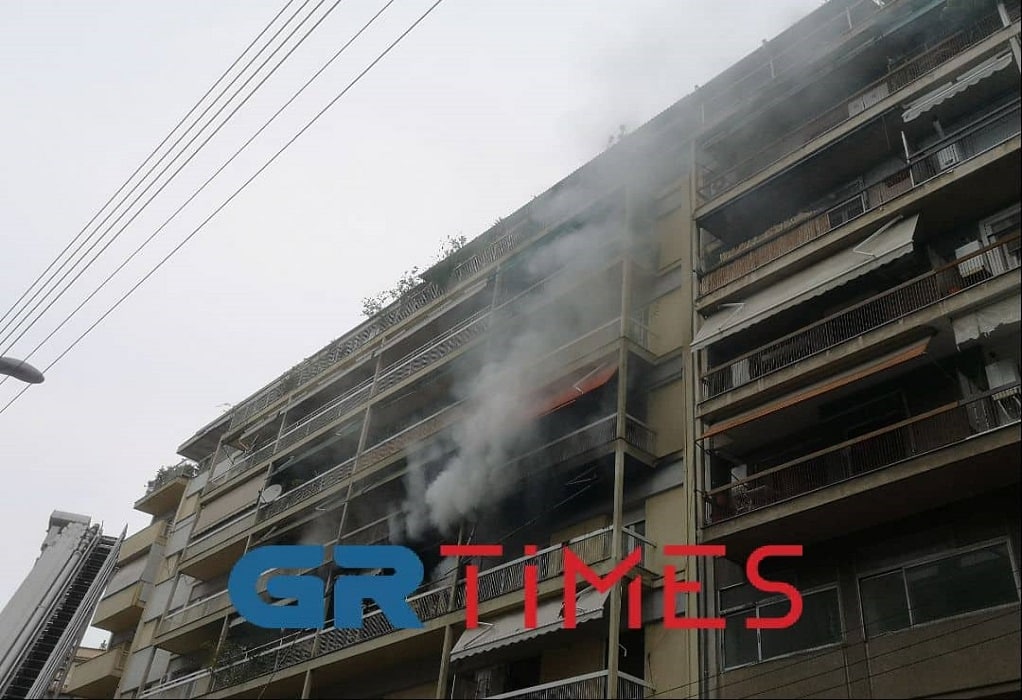 Φωτιά σε διαμέρισμα στη Θεσσαλονίκη: Έξι απεγκλωβισμοί - Μία ένοικος στο νοσοκομείο ΦΩΤΟ - ΒΙΝΤΕΟ