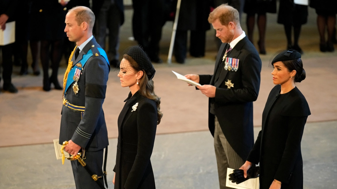 Βασίλισσα Ελισάβετ: Κέιτ και Μέγκαν «μαζί» για το τελευταίο «αντίο» στη μονάρχη - ΦΩΤΟ