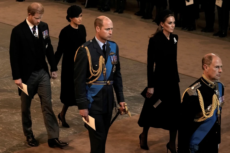 Βασίλισσα Ελισάβετ: Κέιτ και Μέγκαν «μαζί» για το τελευταίο «αντίο» στη μονάρχη - ΦΩΤΟ