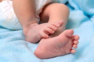 Εύβοια: «Αν φορούσε παπούτσια, ίσως ζούσε» - Συγκλονίζει η μητέρα του μωρού που πέθανε από ηλεκτροπληξία