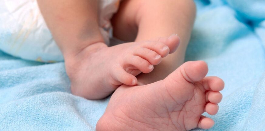 Εύβοια: «Αν φορούσε παπούτσια, ίσως ζούσε» - Συγκλονίζει η μητέρα του μωρού που πέθανε από ηλεκτροπληξία