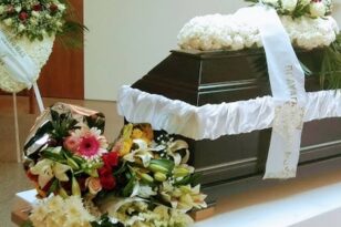 Βόλος - Απίστευτη απόπειρα απάτης σε γραφείο τελετών: «Ξεχάσαμε να σας πληρώσουμε για την κηδεία»