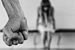 Λάρισα: Στα «χέρια» της αστυνομίας ο πατέρας των κοριτσιών για ενδοοικογενειακή βία
