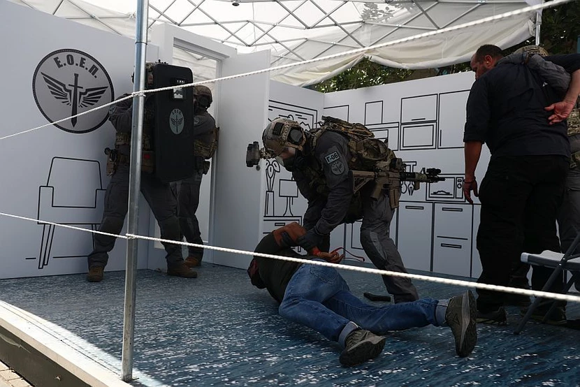 ΔΕΘ: Κομάντος του Λιμενικού «σώζουν» ομήρους από τρομοκράτες - ΒΙΝΤΕΟ