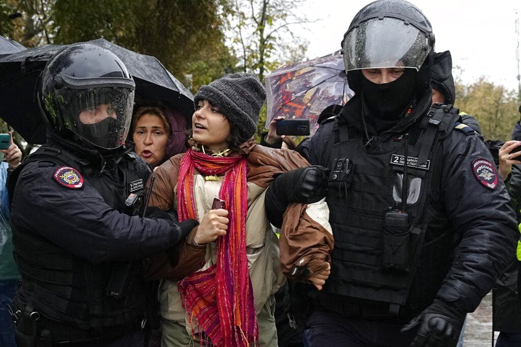 Ρωσία: Συγκρούσεις μεταξύ αστυνομικών και πολιτών – Εναντιώνονται στην επιστράτευση 