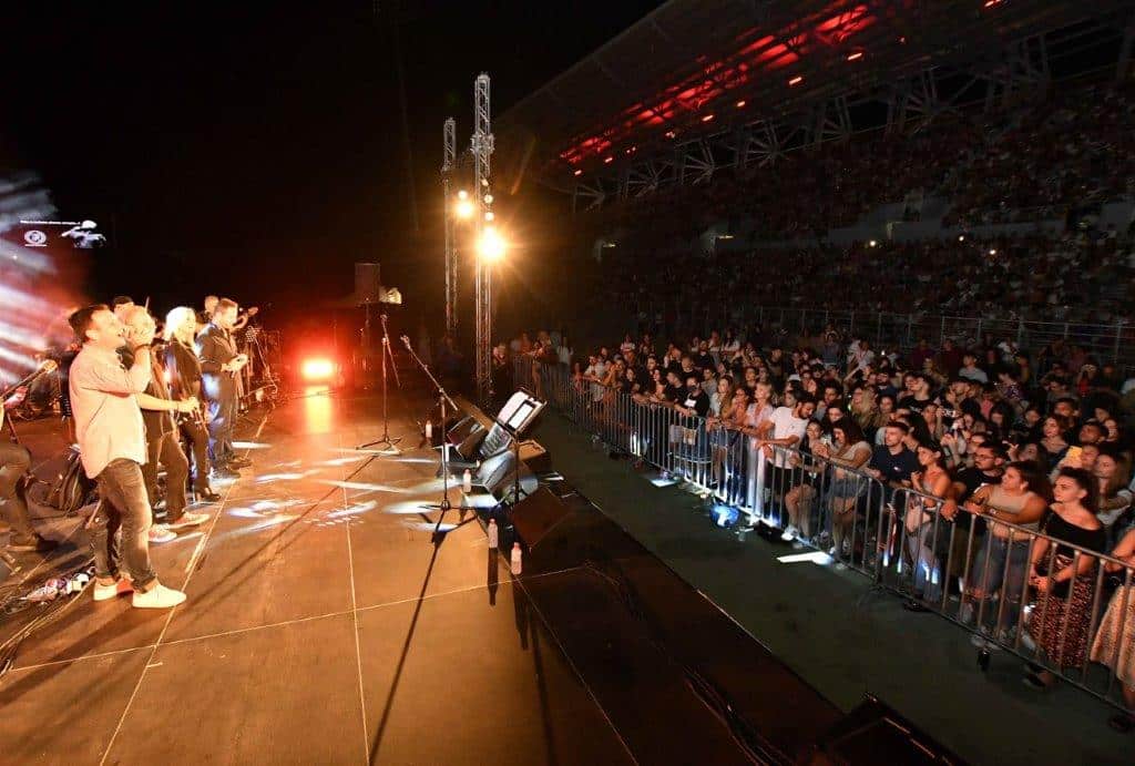 Πάτρα: Πάνω από 8.000 θεατές στη συναυλία - αφιέρωμα στο Δημήτρη Μητροπάνο- ΦΩΤΟ