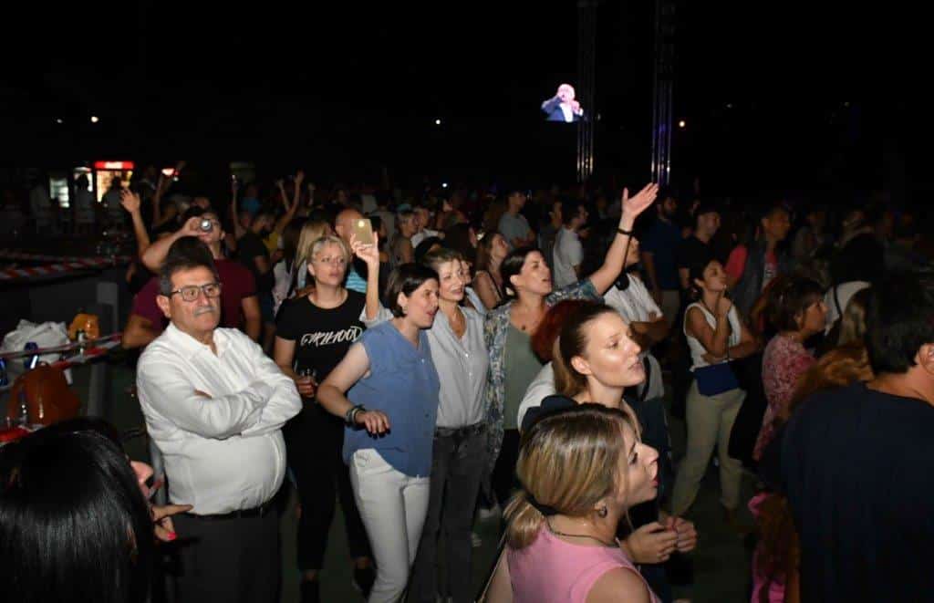 Πάτρα: Πάνω από 8.000 θεατές στη συναυλία - αφιέρωμα στο Δημήτρη Μητροπάνο- ΦΩΤΟ
