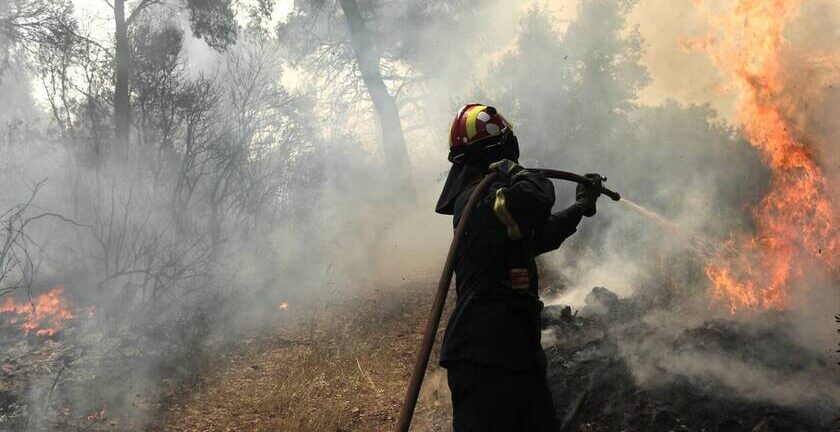 Κρήτη: Φωτιά σε αγροτοδασική έκταση στα Χανιά 