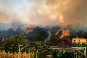 Κεφαλονιά: Φωτιά στα Μεταξάτα - Σηκώθηκαν οκτώ αεροσκάφη