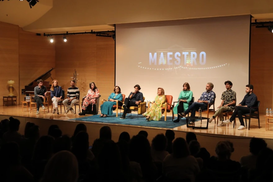 Χριστόφορος Παπακαλιάτης: Παρουσίασε τη νέα σειρά «Maestro»