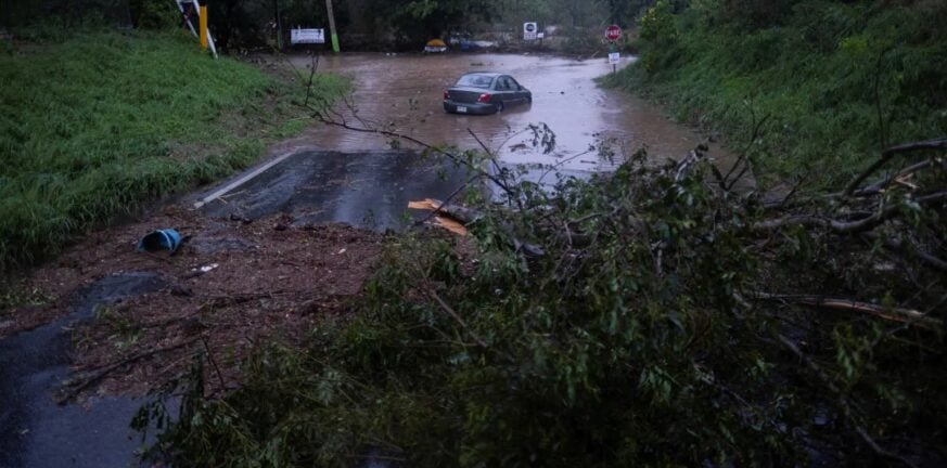Πουέρτο Ρίκο - Κυκλώνας Φιόνα: Καταρρακτώδεις βροχές - Κατέρρευσε γέφυρα από τις πλημμύρες - ΒΙΝΤΕΟ