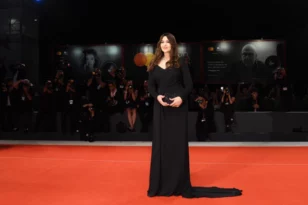 Μόνικα Μπελούτσι: Εμφανίσεις που εντυπωσίασαν στο Φεστιβάλ Κινηματογράφου της Βενετίας