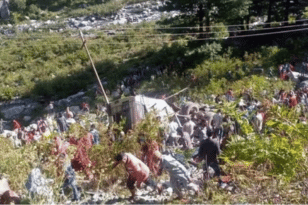 Ινδία: Λεωφορείο έπεσε σε φαράγγι 250 μέτρων - Τουλάχιστον 11 νεκροί και 29 τραυματίες