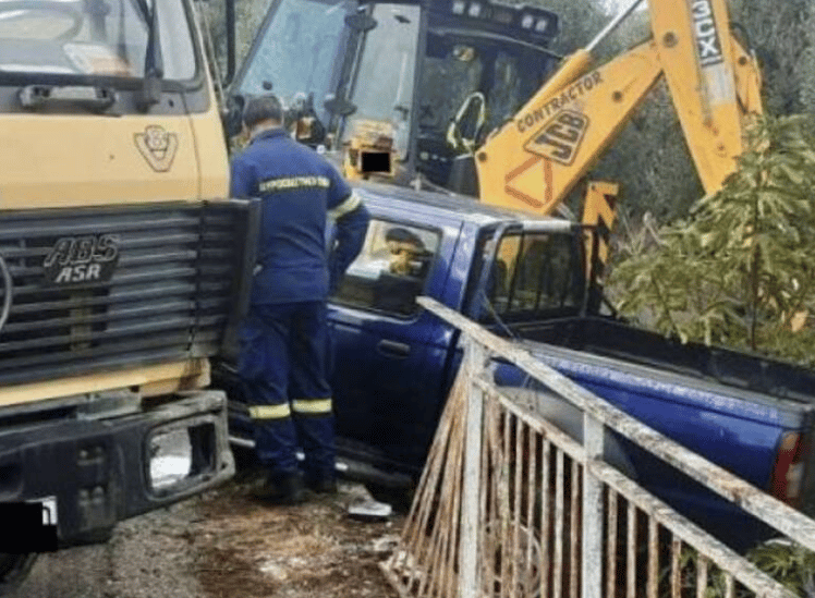 Αιτωλοακαρνανία: Αυτοκίνητο κρεμόταν από γεφυράκι μετά από τροχαίο