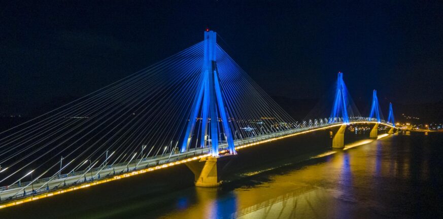 Ενεργειακή κρίση: Σβήνει το διακοσμητικό μπλε φωτισμό η Γέφυρα τα Σαββατόβραδα