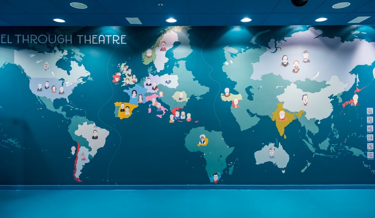 «Travel Through Theatre»: To Εθνικό Θέατρο στον Διεθνή Αερολιμένα Αθηνών