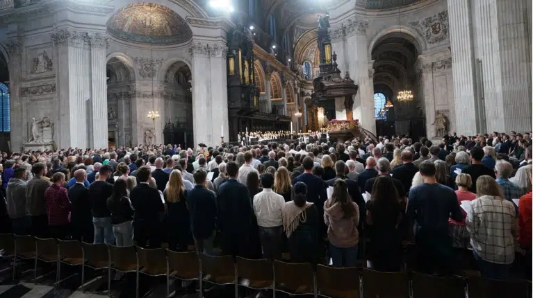 Βρετανία: Η νέα εκδοχή του εθνικού ύμνου ακούστηκε στον καθεδρικό ναό του Αγίου Παύλου στο Λονδίνο