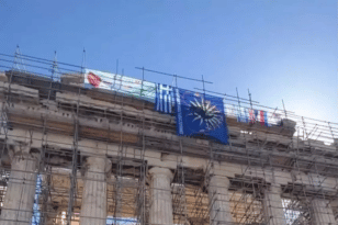 Ακρόπολη: «Αναρριχητής» ανέβηκε στον Παρθενώνα και κρέμασε σημαίες