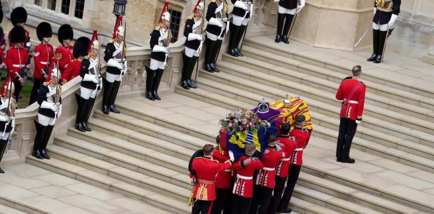 Βασίλισσα Ελισάβετ: Η Βρετανία είπε το τελευταίο «αντίο» - Στη βασιλική κρύπτη η σορός της ΒΙΝΤΕΟ