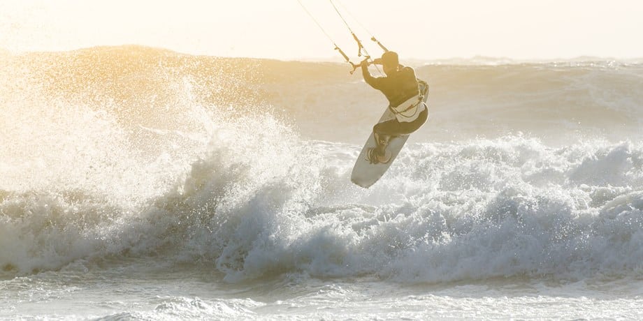 Σαντορίνη: 42χρονος έκανε kite surf και χάθηκε στη θάλασσα – Παρασύρθηκε από τους ισχυρούς ανέμους
