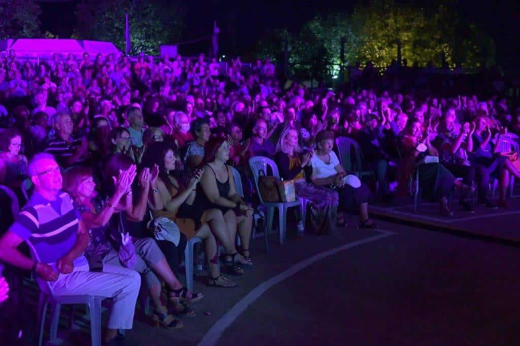 Διεθνές Φεστιβάλ Πάτρας: Όλη η Πάτρα τραγούδησε Μίκη Θεοδωράκη - ΦΩΤΟ