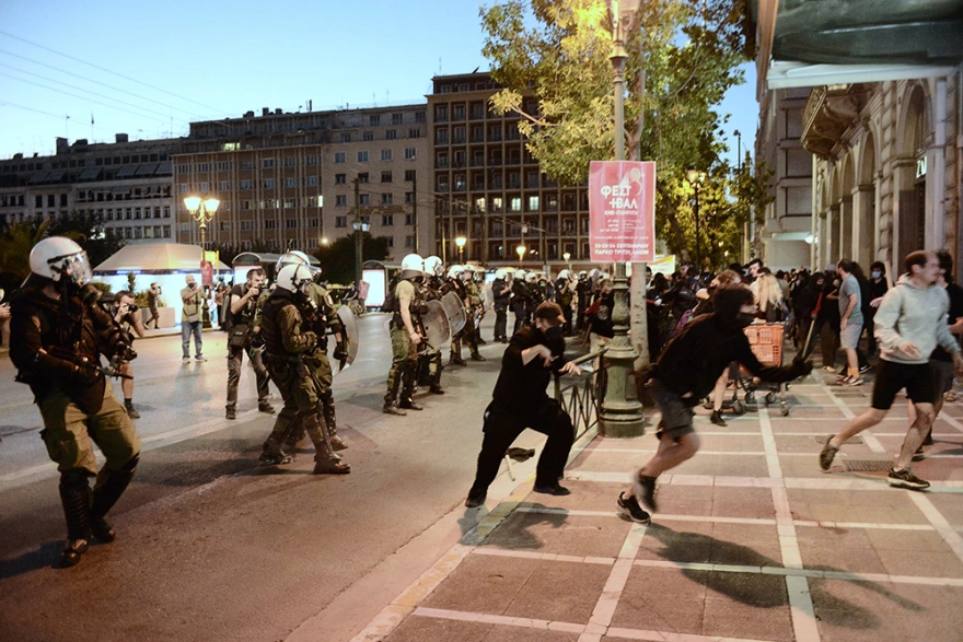 Θεσσαλονίκη: Έπεσαν χημικά στο συλλαλητήριο των φοιτητών ενάντια στην Πανεπιστημιακή αστυνομία ΦΩΤΟ - ΒΙΝΤΕΟ
