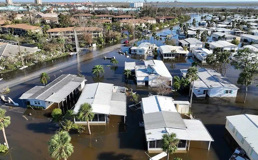 Φλόριντα – Κυκλώνας Ίαν: Εικόνες καταστροφής – Σπίτια διαλυμένα, άνθρωποι κολυμπούν στους δρόμους, 12 οι νεκροί – ΒΙΝΤΕΟ – ΦΩΤΟ