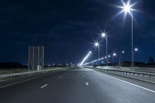 «Καμπανάκι» για τα φώτα των δρόμων - Πόσο επικίνδυνη για την υγεία μας είναι η μπλε ακτινοβολία;