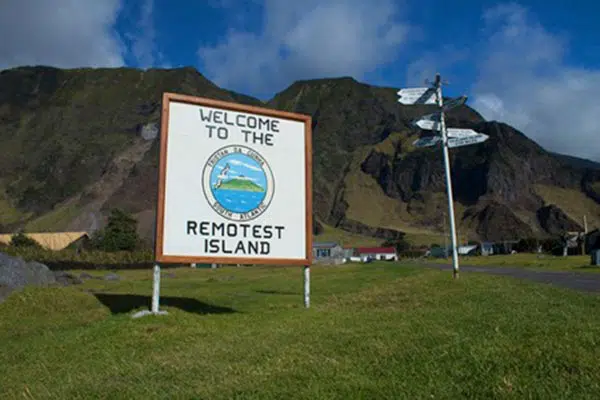 Το πιο απομακρυσμένο νησί του κόσμου - Ζουν μόνο 250 άτομα σε αυτό