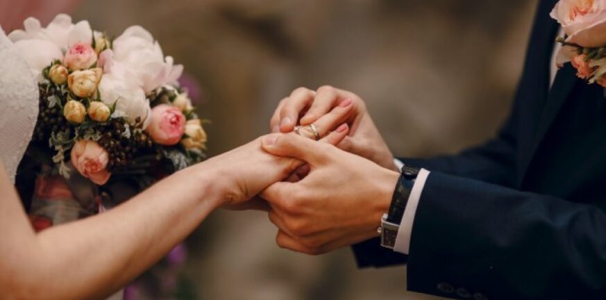 Αχαΐα: «Αρπάχτηκαν» συμπέθεροι για «παραγγελιά» στο γάμο!