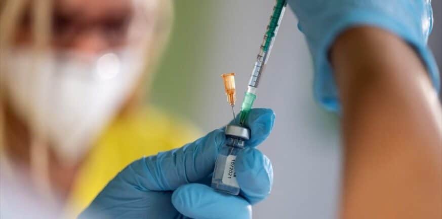 Κορονοϊός: Να εμβολιαστεί ξανά όλος ο πληθυσμός άνω των 6 μηνών 