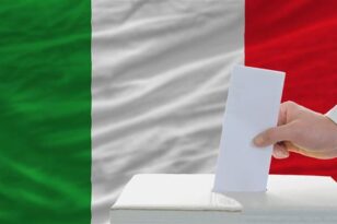 Ιταλία - δημοσκόπηση: Συνεχίζει «φαβορί» η συντηρητική συμμαχία
