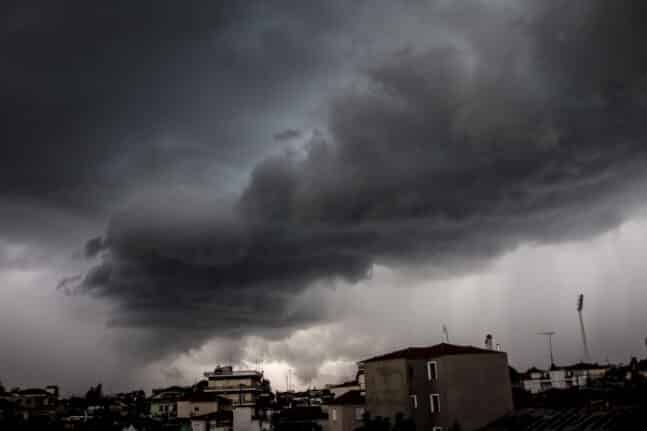 ΕΜΥ: Έκτακτο δελτίο καιρού - Μήνυμα από το 112 στη Θεσσαλονίκη για επικίνδυνα φαινόμενα