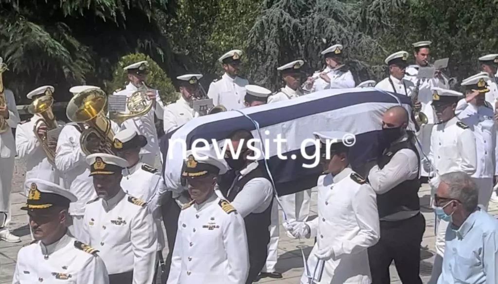 Θάλεια Κορδαμπάλου: Η κηδεία της 19χρονης ναυτικής δοκίμου - ΦΩΤΟ