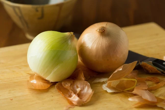 Τρία πράγματα που πρέπει να ξέρουμε όταν βάζουμε κρεμμύδι στο φαγητό