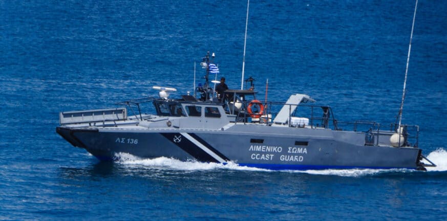 Κρήτη: Επιχείρηση διάσωσης μεταναστών - Πλησιάζει στο λιμάνι της Παλαιοχώρας το σκάφος