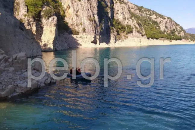 Ευρυτανία: Ντοκουμέντο με την 48χρονη να οδηγεί προς τη λίμνη - Επιχείρηση με ειδικό υποβρύχιο drone
