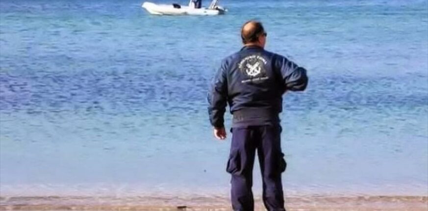 Αμφιλοχία: Έσωσαν άτομο με ειδικές ανάγκες που κολυμπούσε στη θάλασσα