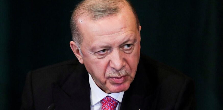 Bloomberg: «Βλέπει» πρόωρες εκλογές στην Τουρκία στις 14 Μαΐου