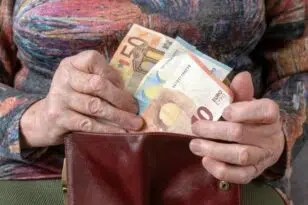 Επικουρικές συντάξεις: Στις 15 Μαρτίου η πληρωμή της προκαταβολής των 100 ευρώ