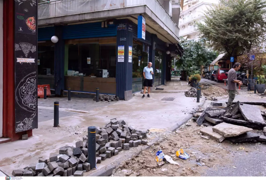 Θεσσαλονίκη - Κακοκαιρία: Μπλακ άουτ σε πολλές περιοχές - Εκρήξεις σε υποσταθμό της ΔΕΗ - ΦΩΤΟ - ΒΙΝΤΕΟ