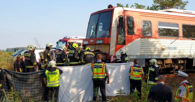 Ουγγαρία: Αυτοκίνητο παρασύρθηκε από τρένο - Επτά νεκροί ΒΙΝΤΕΟ