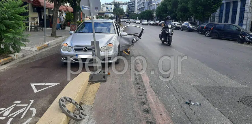 Πάτρα: Τροχαίο στην Τριών Συμμάχων - ΙΧ προσέκρουσε στο διαχωριστικό του ποδηλατόδρομου ΦΩΤΟ