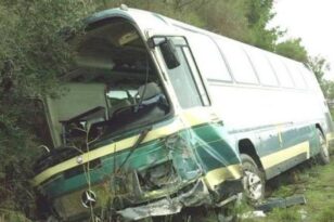 Αιτωλοακαρνανία: Εξετράπη λεωφορείο του Υπεραστικού ΚΤΕΛ - Σταμάτησε λίγο πριν το γκρεμό!