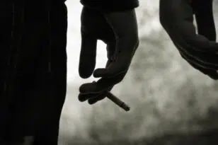 Βόλος: Ανήλικοι έδεσαν και έκαψαν με τσιγάρα 12χρονο συμμαθητή τους - Σε κατάρρευση οι γονείς του θύματος